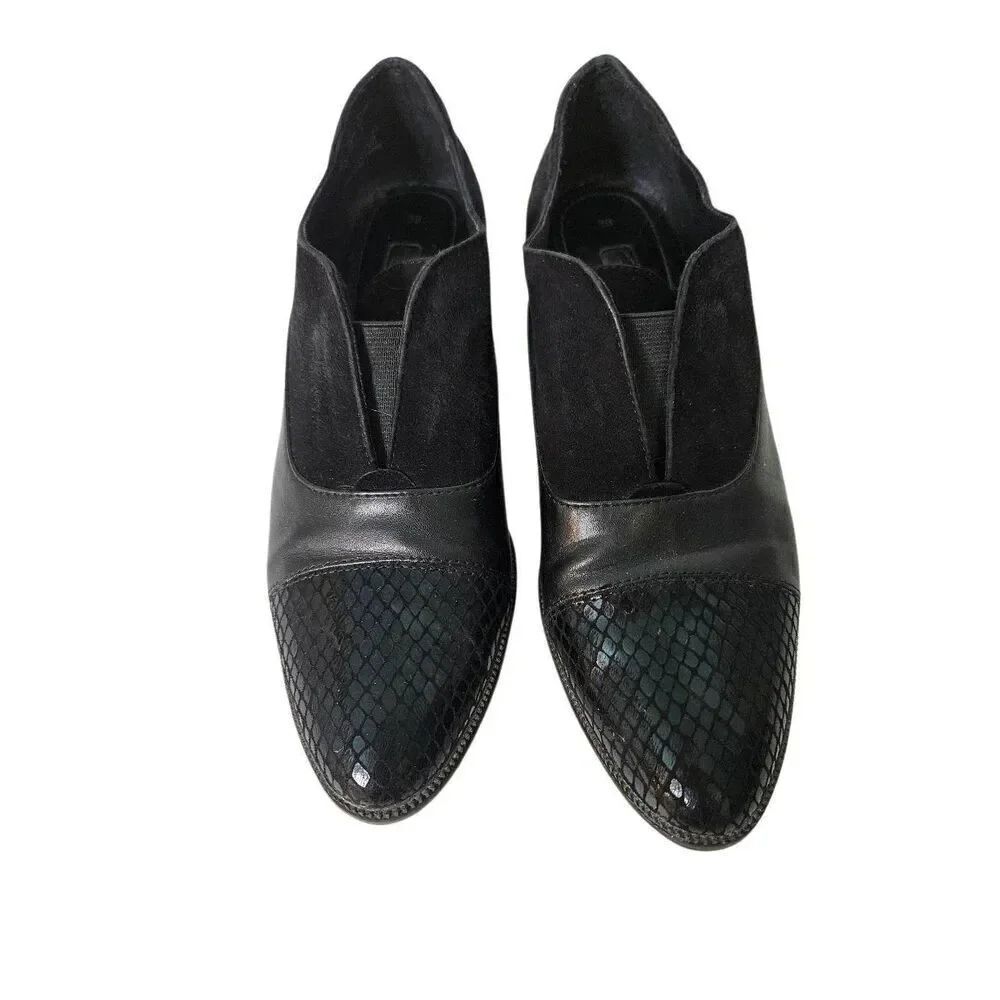 Tamaris black leather and suede loafers. Size 39.